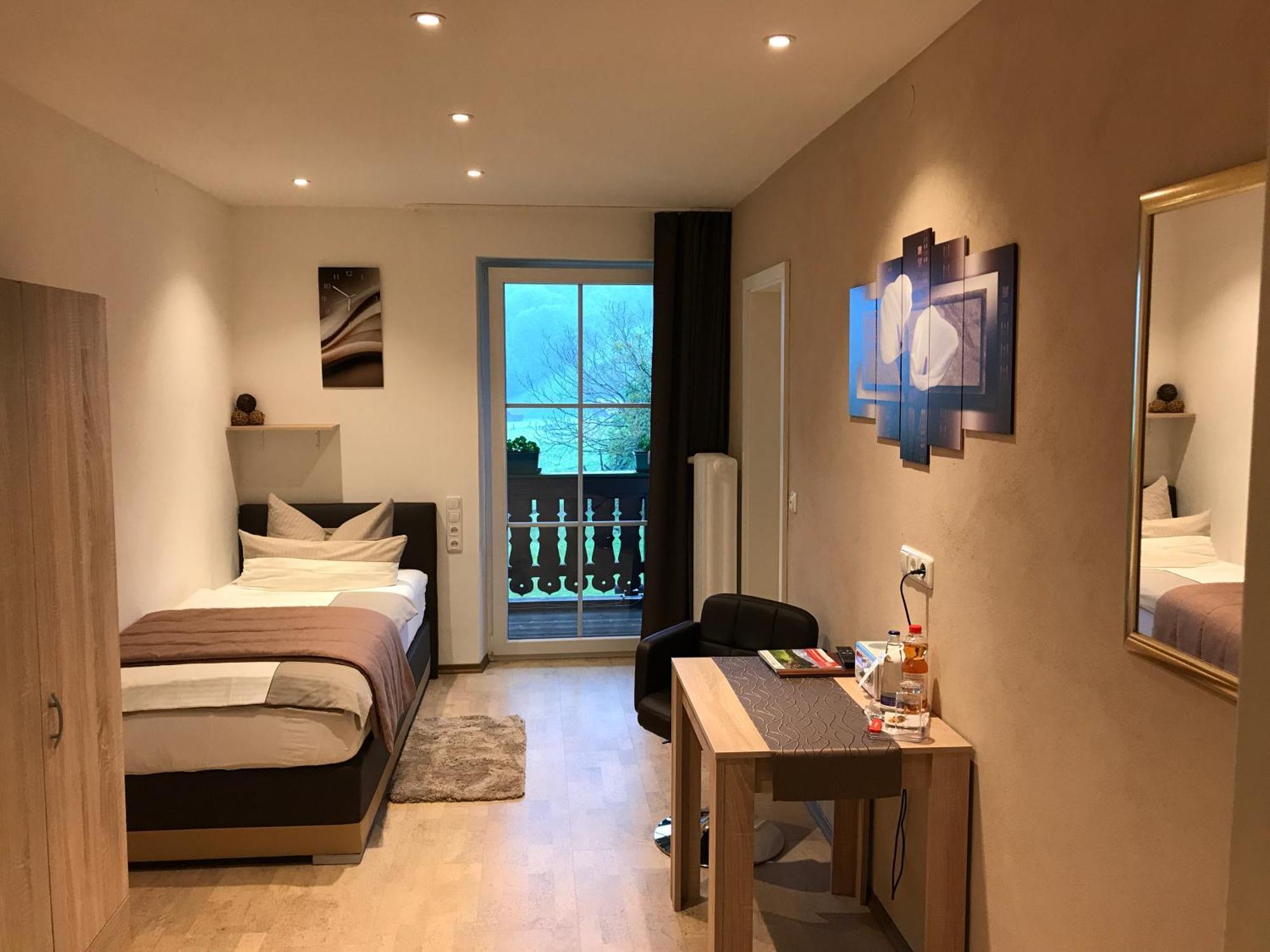 Hotel Restaurant Hausberg 加爾米施-帕滕基興 外观 照片